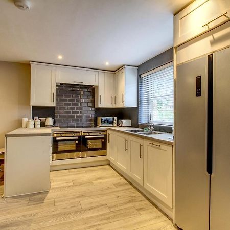 6 Dbl Bed, Central Huddersfield House Inc Parking المظهر الخارجي الصورة