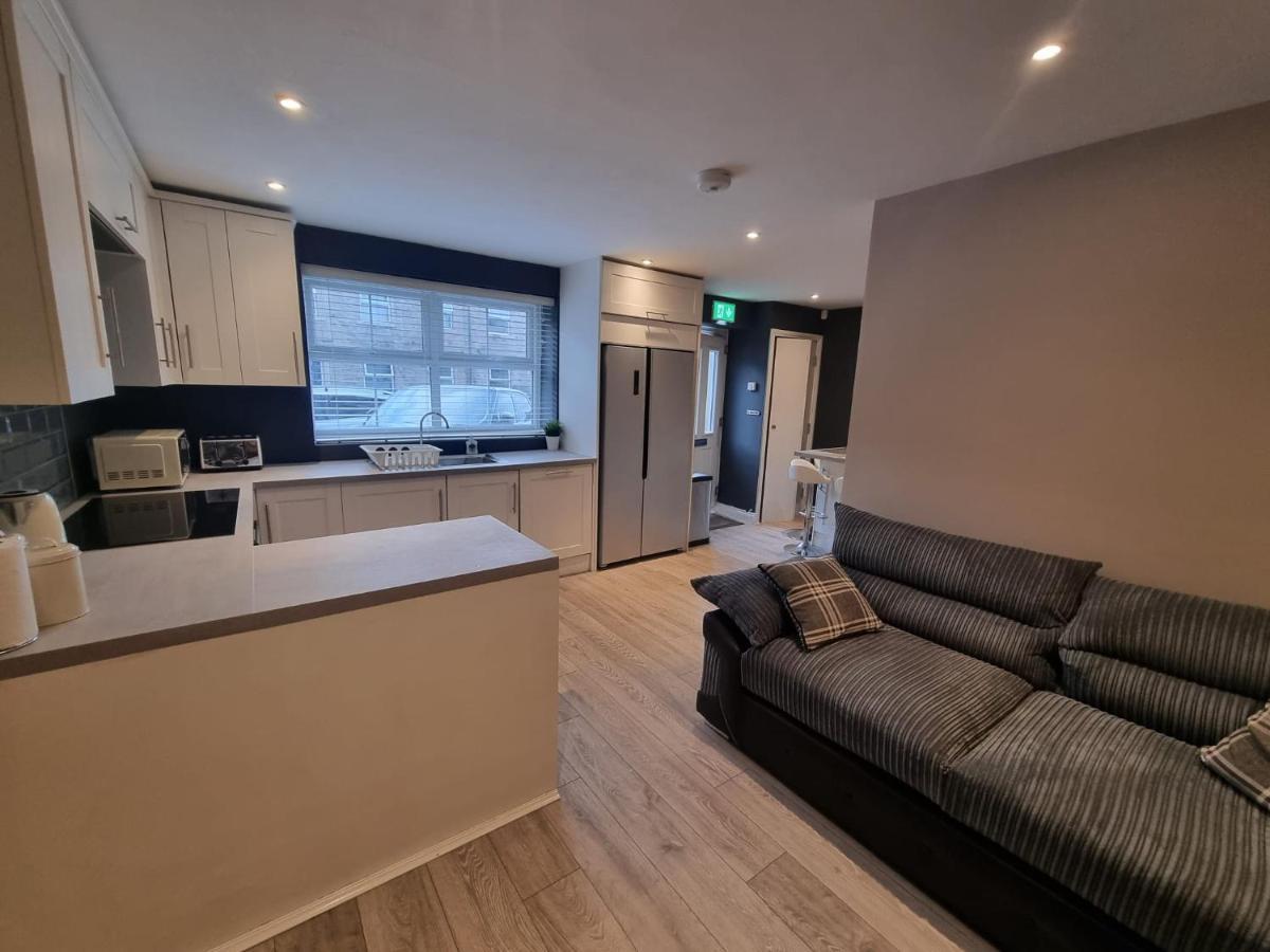 6 Dbl Bed, Central Huddersfield House Inc Parking المظهر الخارجي الصورة