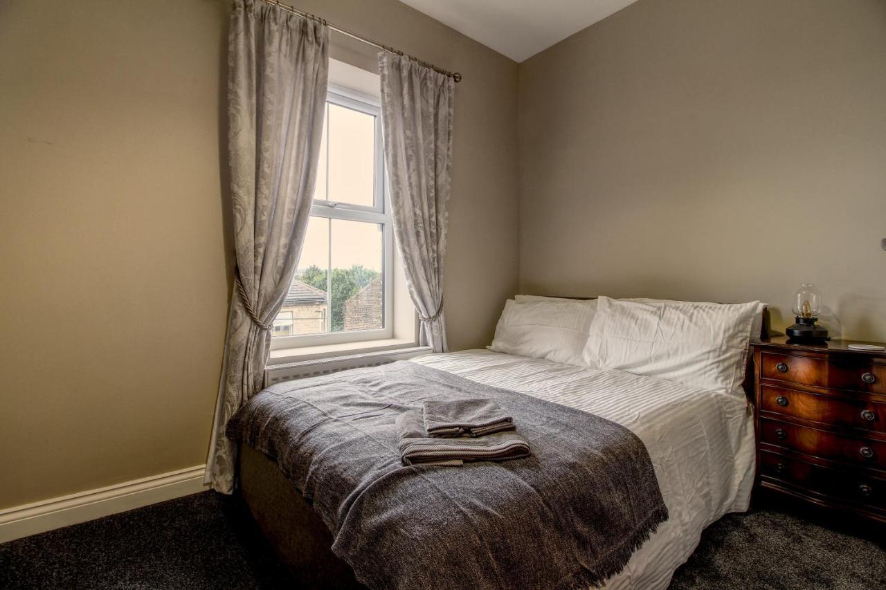 6 Dbl Bed, Central Huddersfield House Inc Parking المظهر الخارجي الصورة