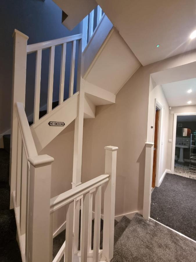 6 Dbl Bed, Central Huddersfield House Inc Parking المظهر الخارجي الصورة
