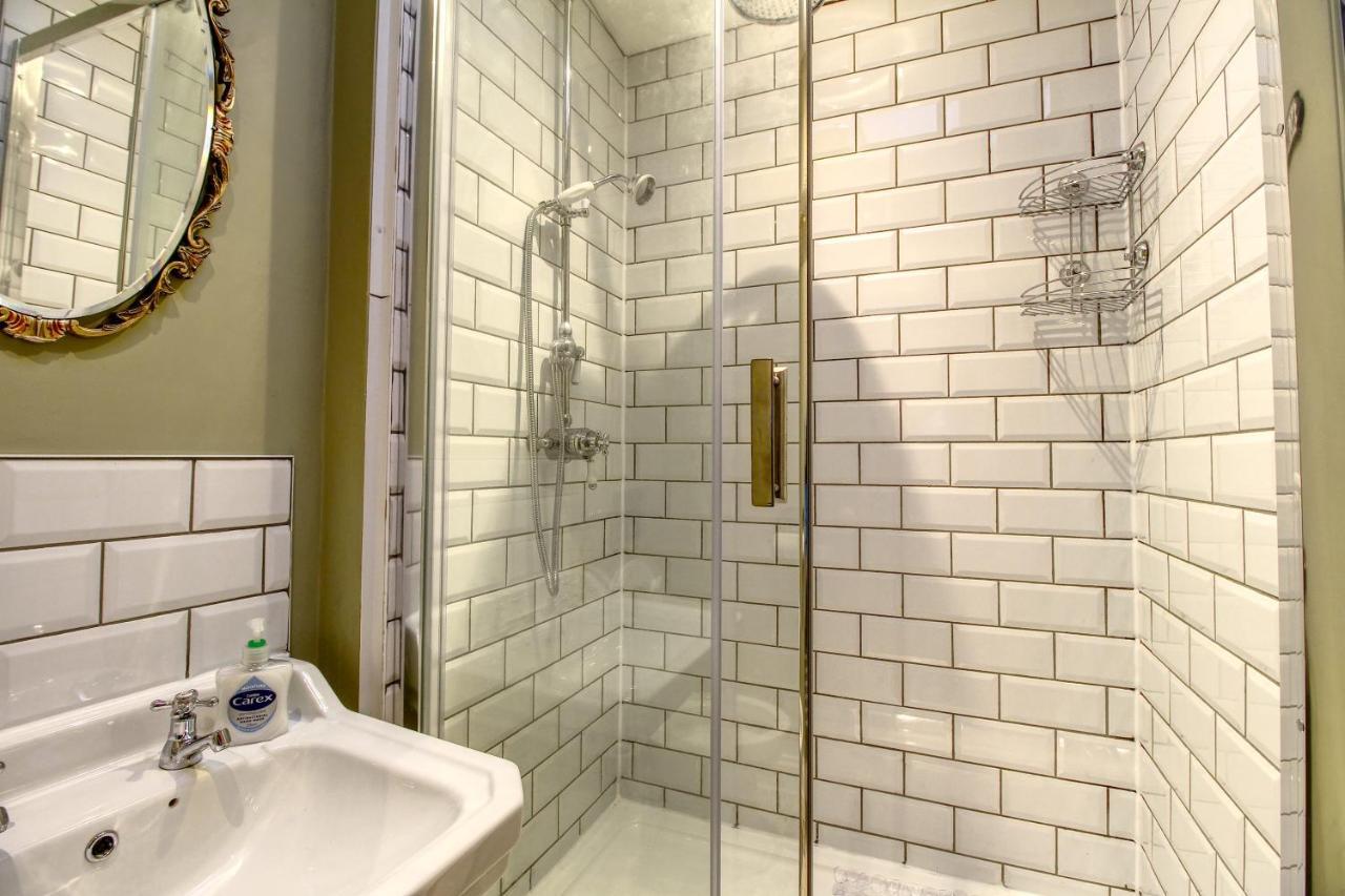 6 Dbl Bed, Central Huddersfield House Inc Parking المظهر الخارجي الصورة
